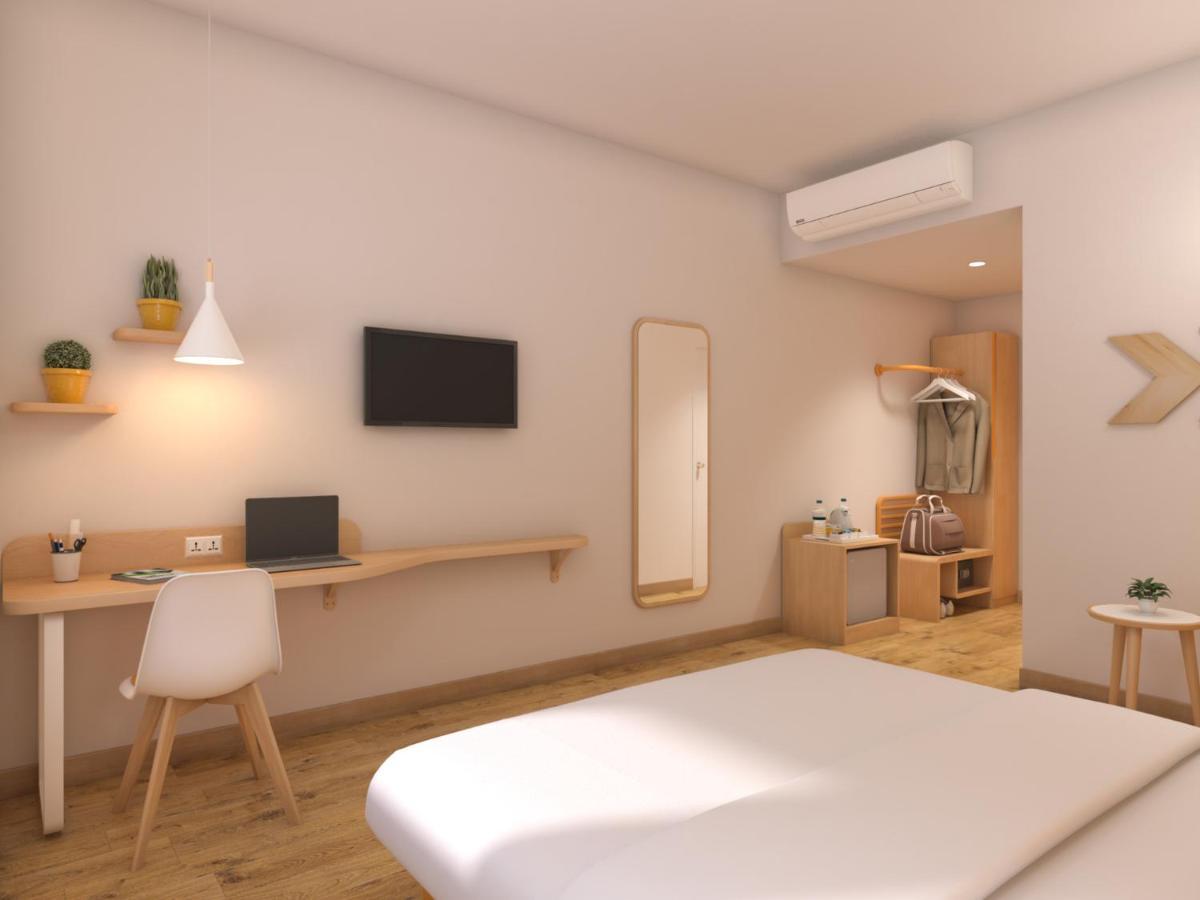 Bloom Hotel - DLF Cyber City Bedroom