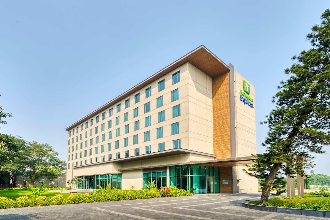 Holiday Inn Express Kolkata Airport Facade