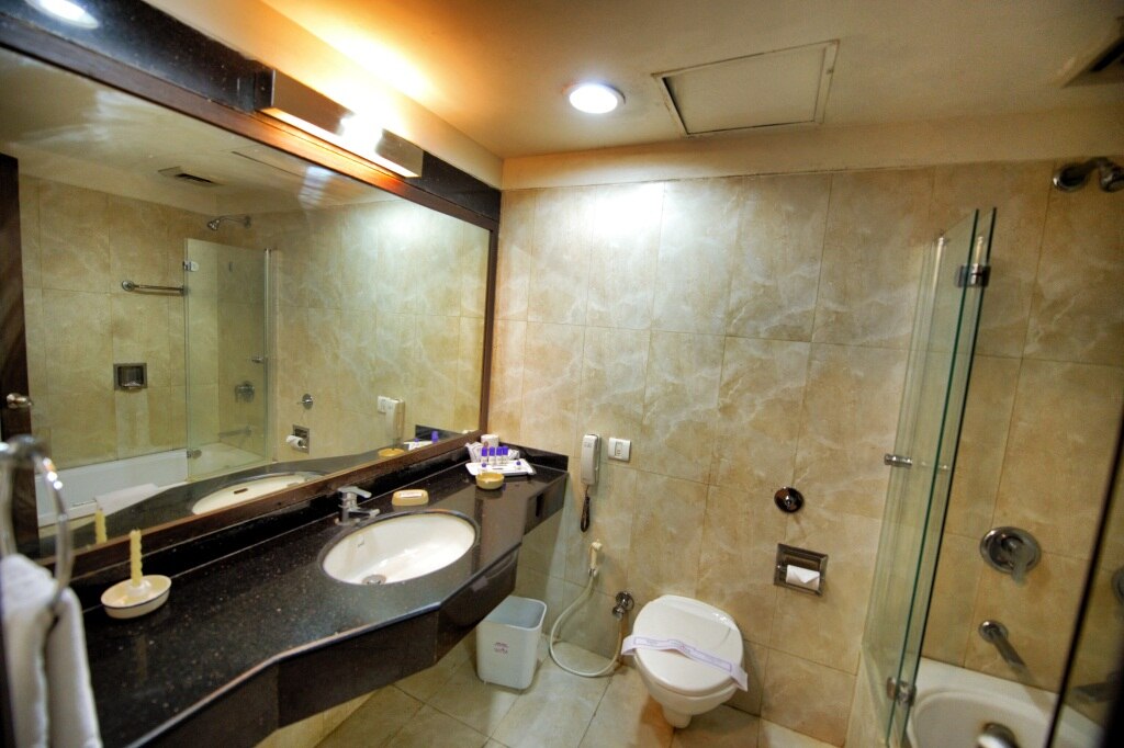 Centaur Hotel, Delhi Washroom