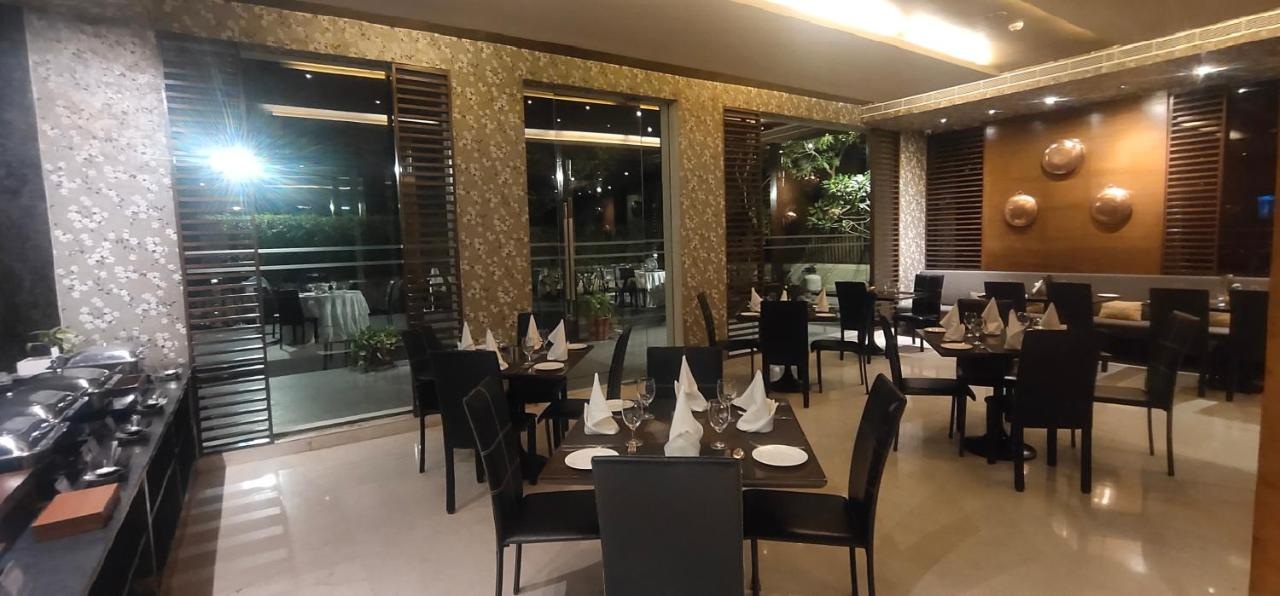 Udman Hotel Panchshila Park Restaurant