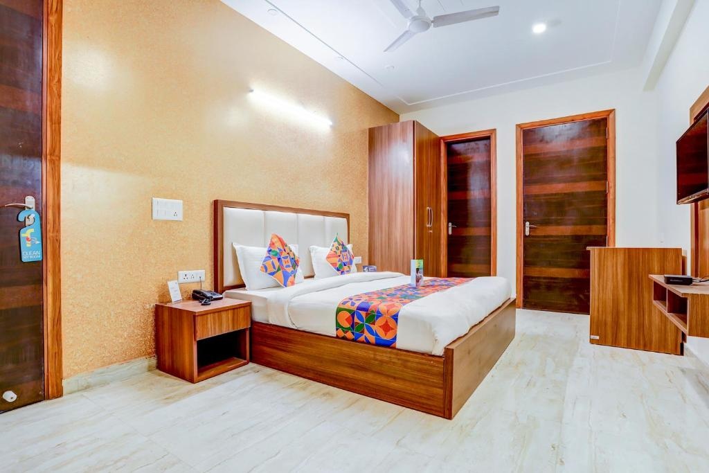 Golf Course Sapphire Bedroom