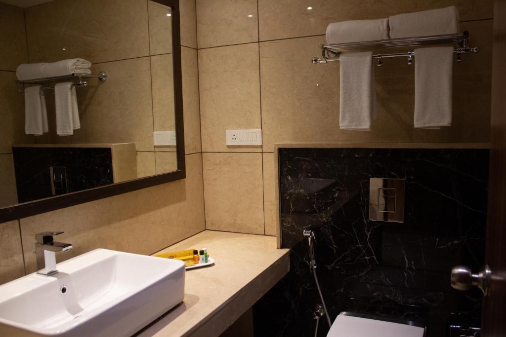 Shivas Galaxy Hotel Washroom