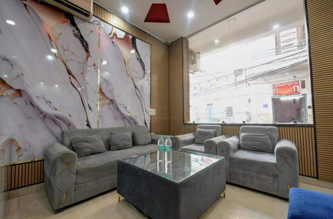Hotel Lookout Stay Delhi IGI Airport Lobby