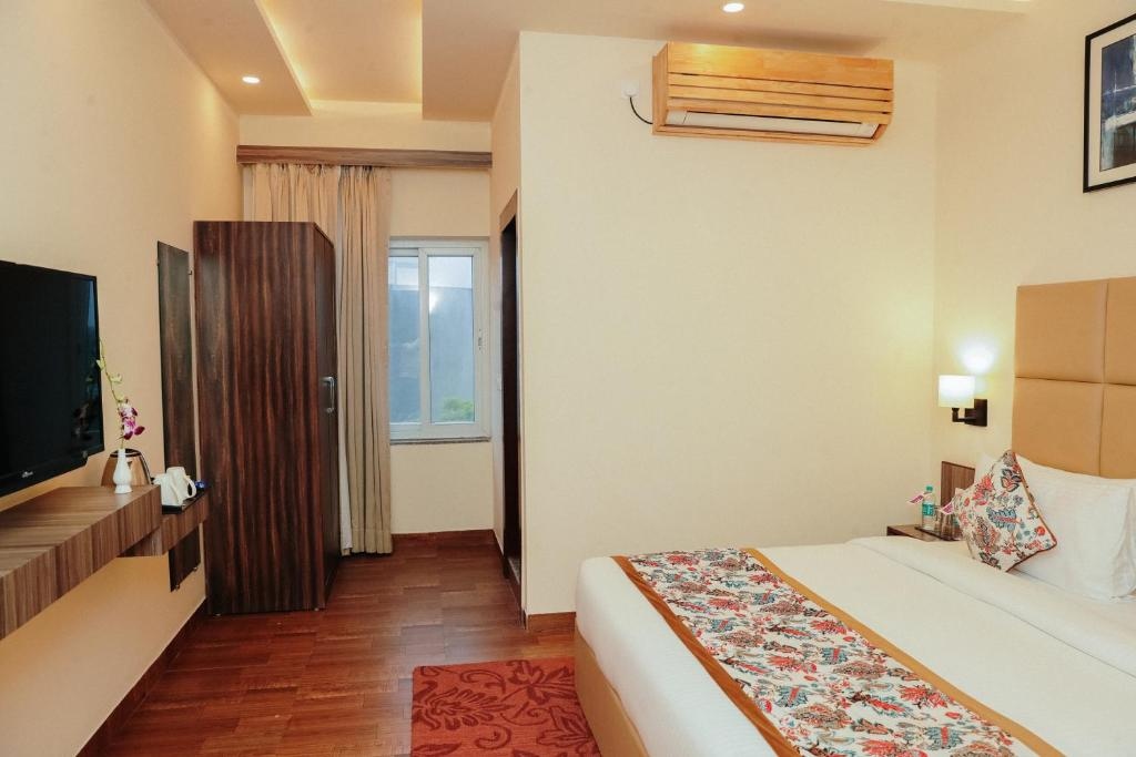 Hotel Regenta Inn Greater Noida Bedroom