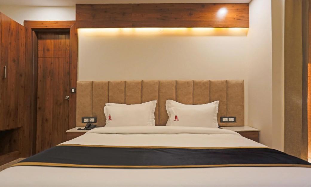 Hotel Red Blu (Delhi Airport Hotel) Bedroom