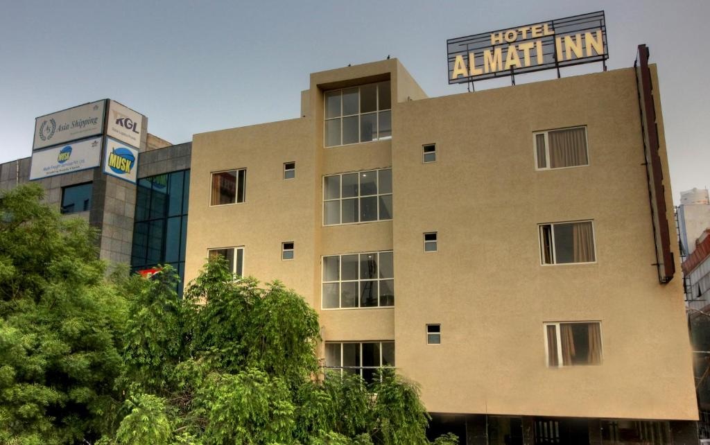 Hotel Almati Inn Facade