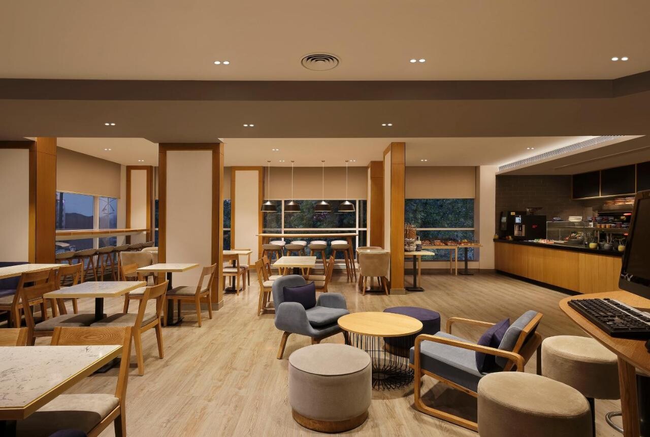 Holiday Inn Express Pune Pimpri Restaurant
