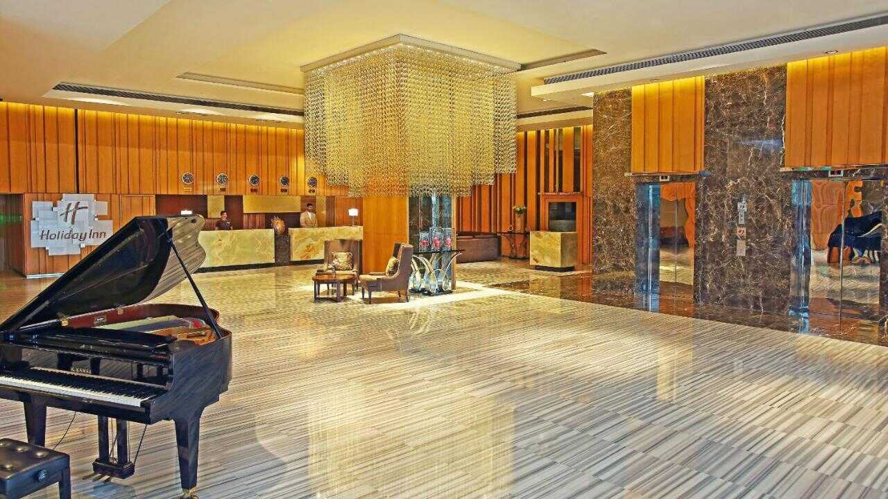 Holiday Inn New Delhi Mayur Vihar Lobby