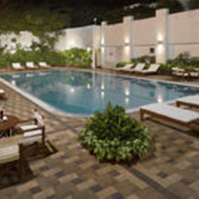 Hotel Hindusthan International Swimming Pool 
