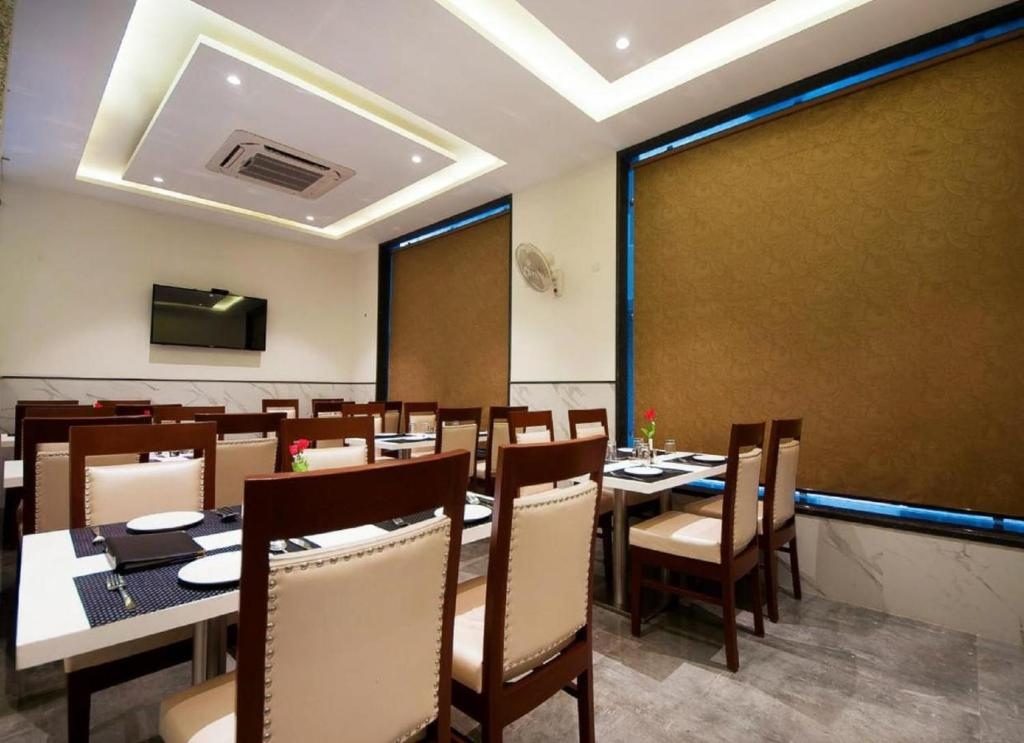 Hotel Z Suites Near Delhi Airport Restaurant