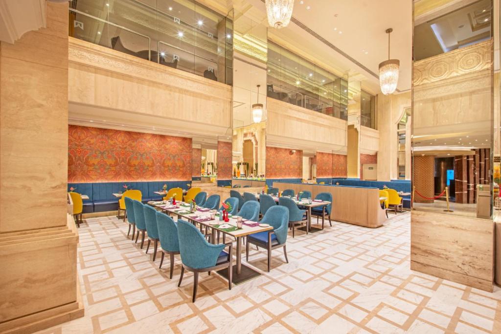 ITC Grand Chola Dinning Area 