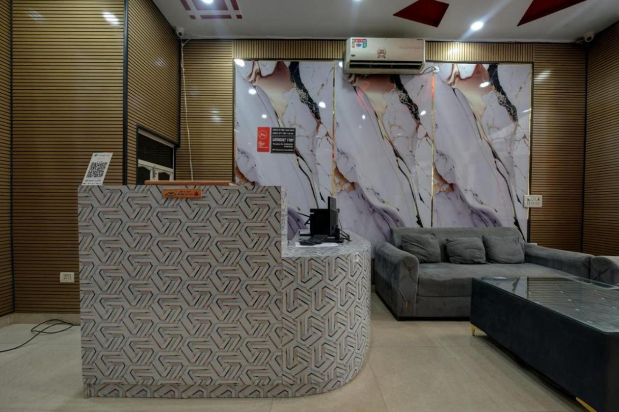 Hotel Lookout Stay Delhi IGI Airport Reception