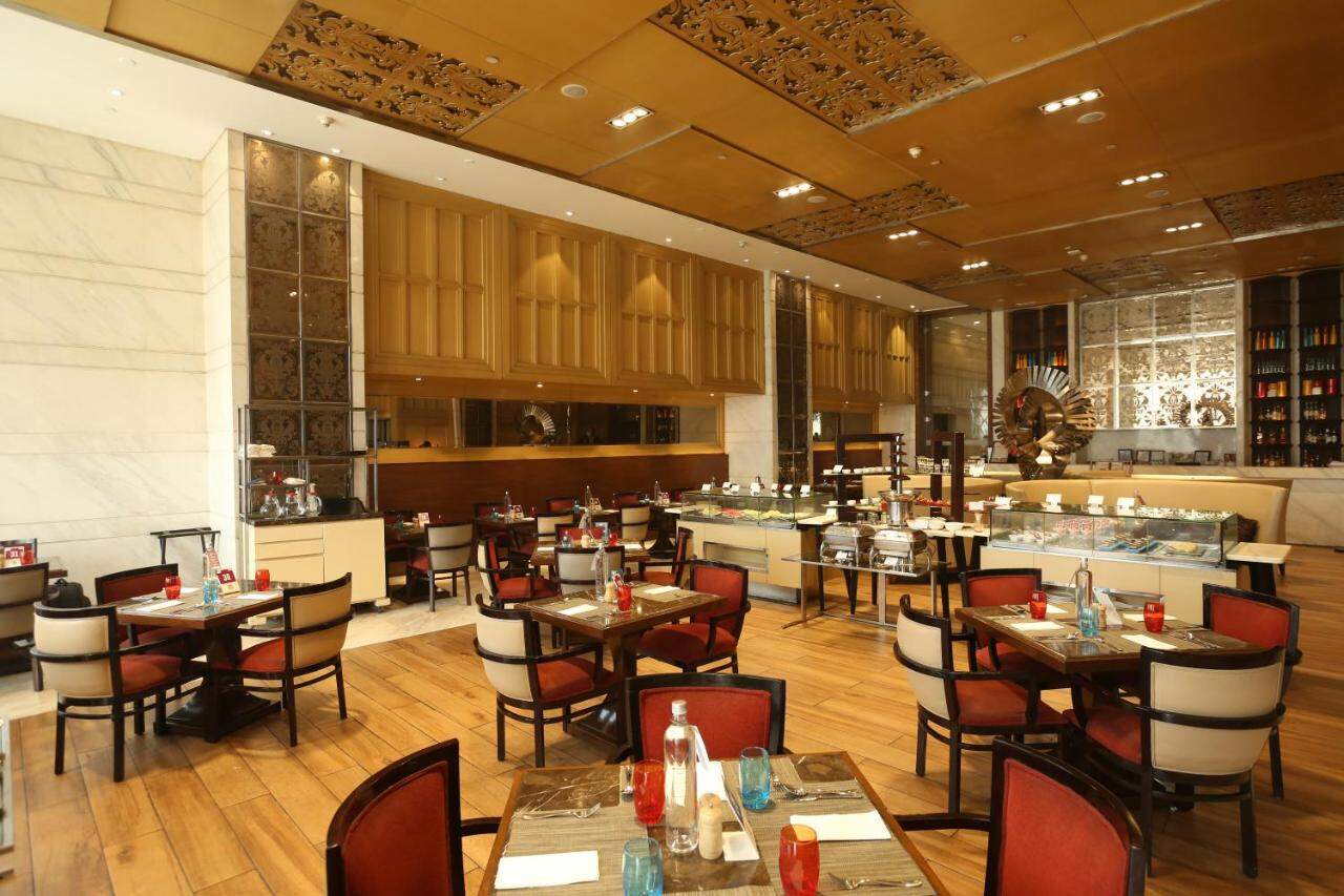 Crowne Plaza Mayur Vihar Restaurant 1