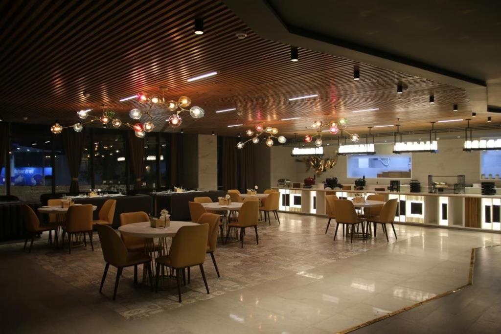 Udman Hotel Greater Noida Restaurant