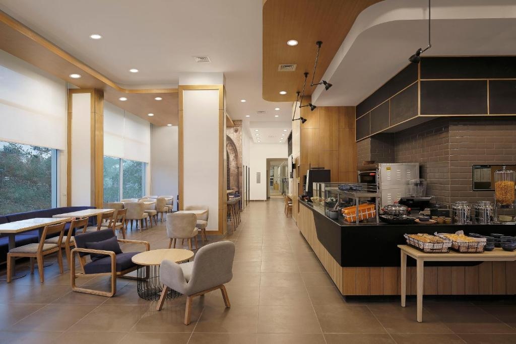 Holiday Inn Express Pune Hinjewadi, an IHG Hotel Restaurant