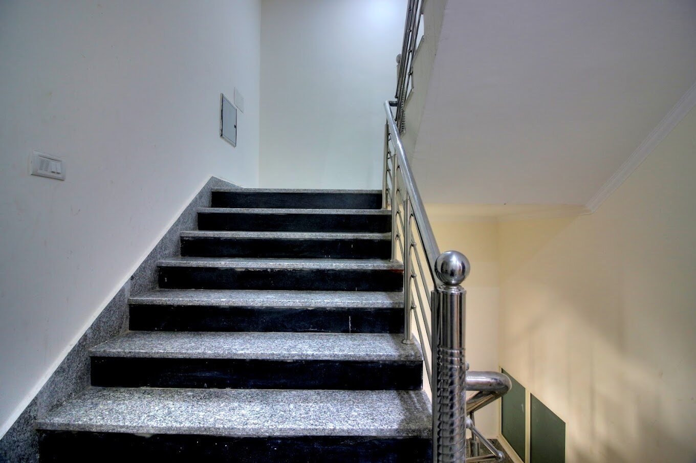 Hotel Ark-Of-Avalon Near Delhi Airport Staircase