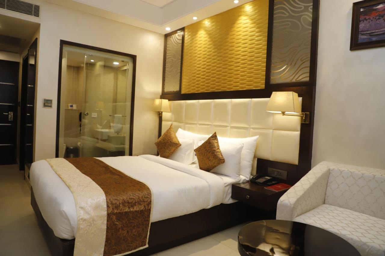 Udman Hotel Chattarpur Bedroom