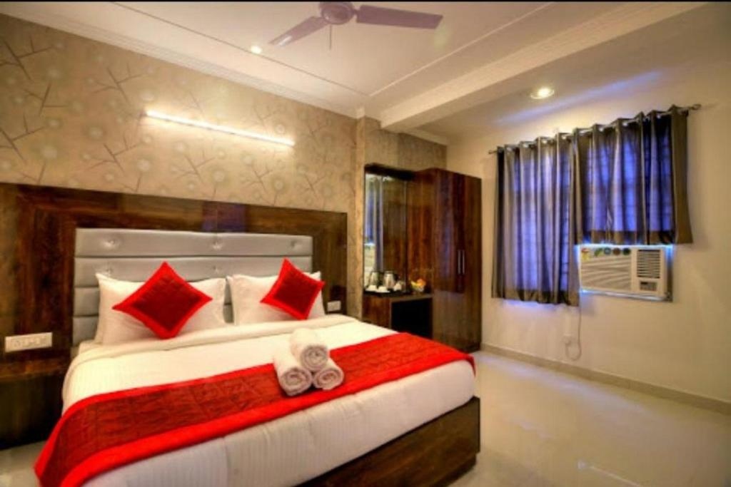 Hotel Ark-Of-Avalon Near Delhi Airport Bedroom