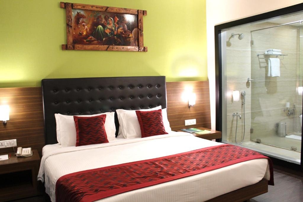 The Byke Suraj Plaza Bedroom 