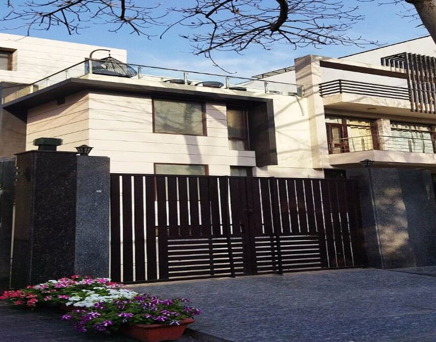 Tavisha Villa Film City Road Minibreaks
