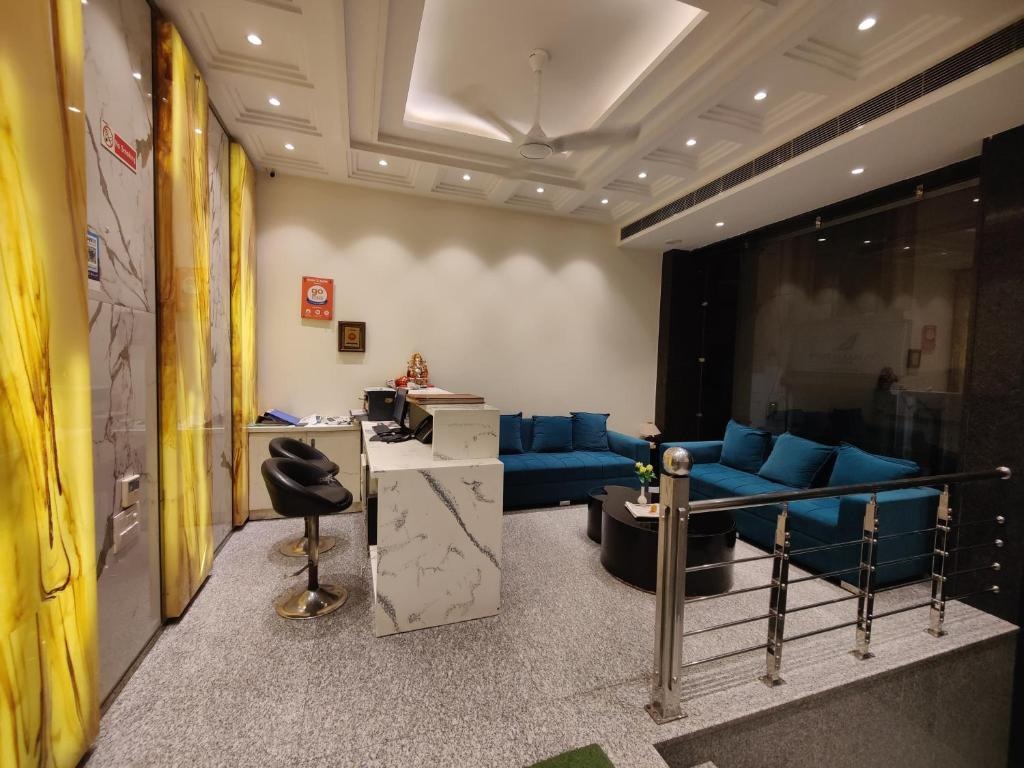 Hotel Z Suites Near Delhi Airport Lobby