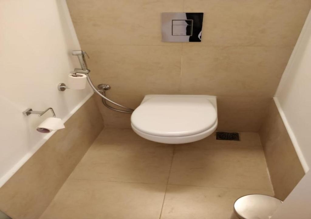 Holiday Inn Express Gurugram Sector 50 Washroom 