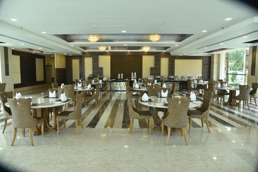 Opulent Hotel by Udman Chattarpur Restaurant