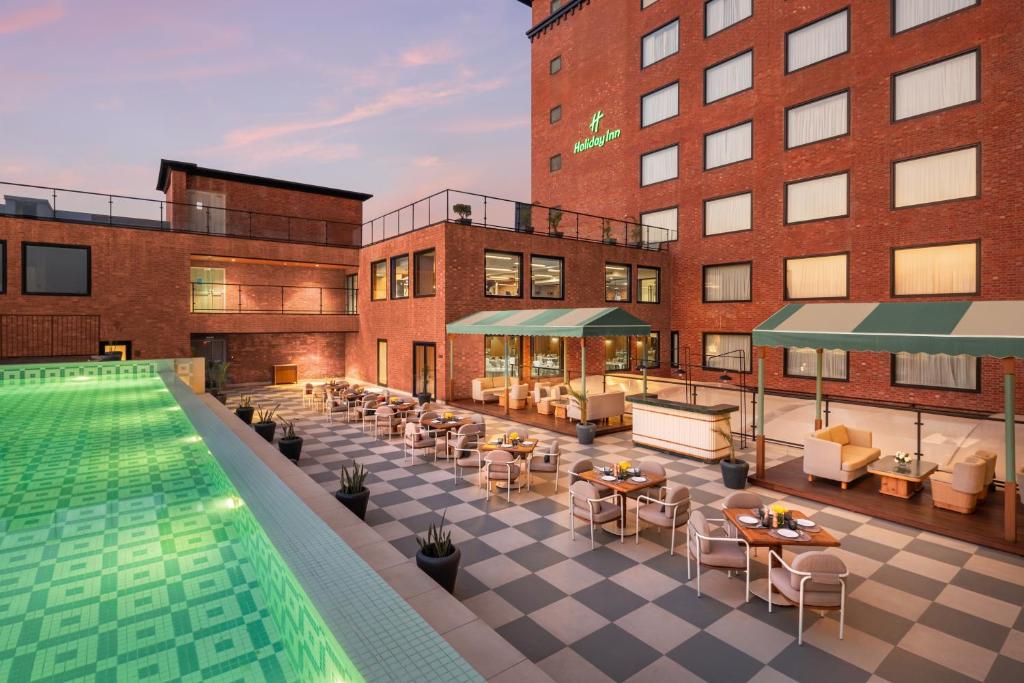 Holiday Inn NH 8 Minibreaks Facade