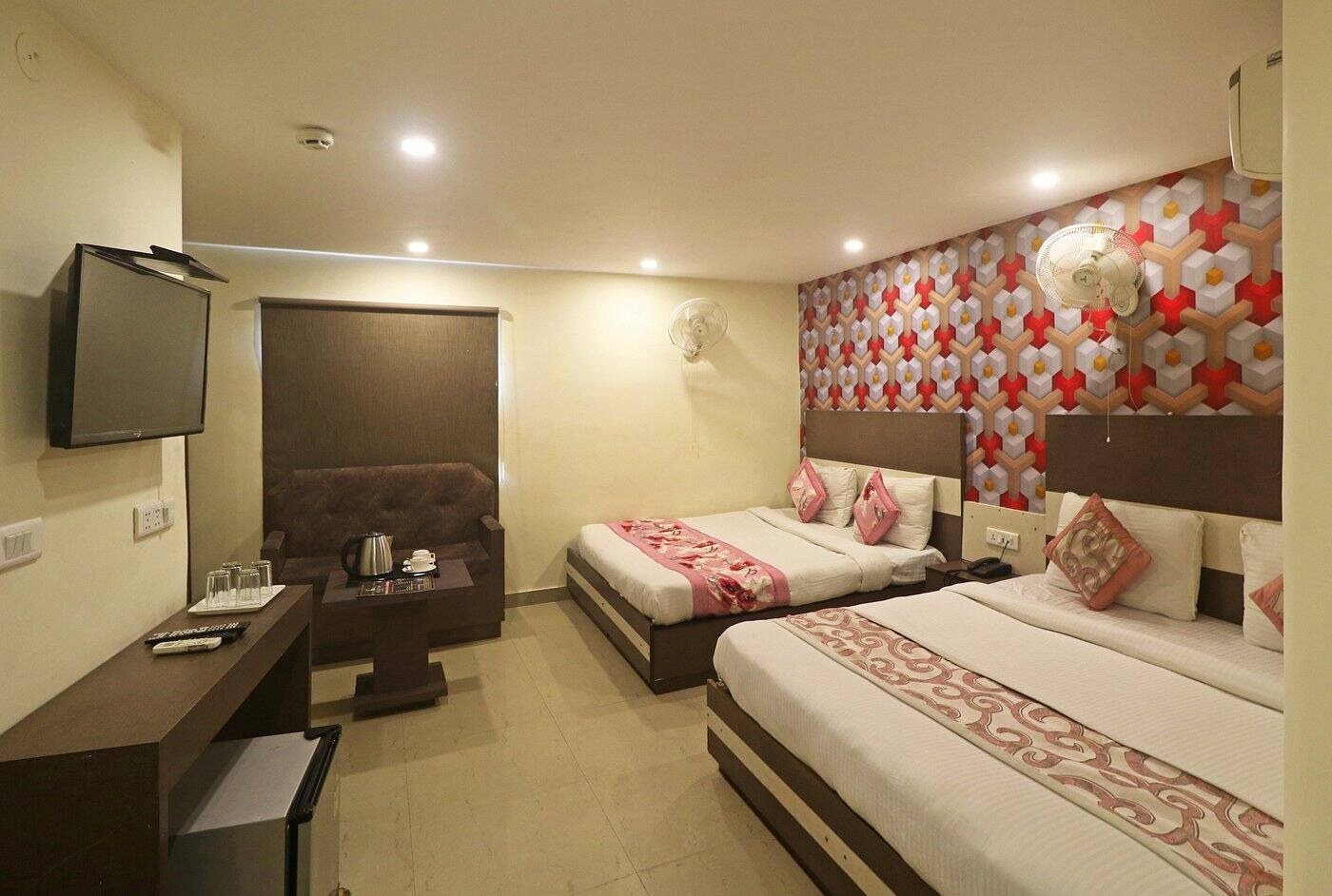 Kelvish Hotel Near Delhi Airport Bedroom