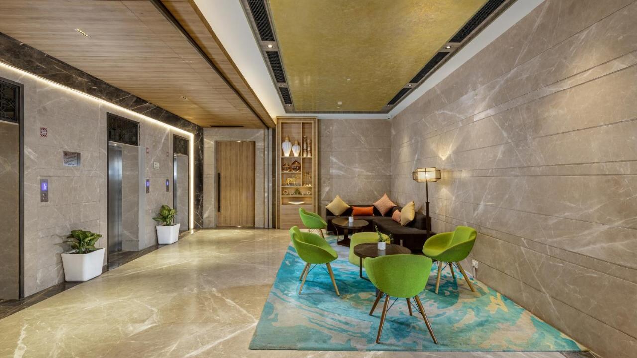 Holiday Inn Gurugram Sector 90 Lobby 