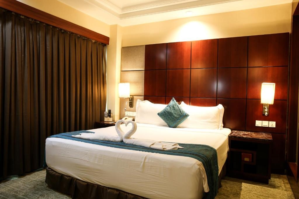 Skycity Hotel Gurgaon Bedroom