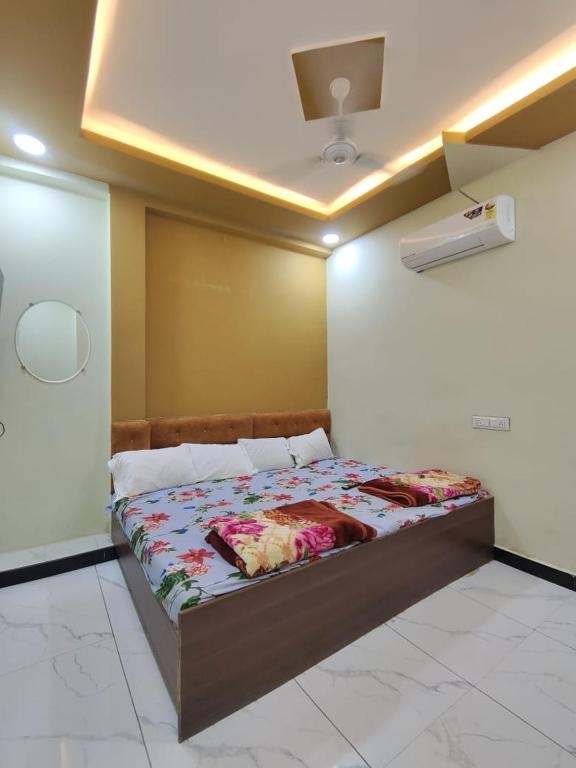 Chhavi Hotels Bedroom