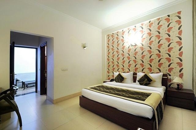 Hotel Tavisha Villa Golf Course Road Bedroom