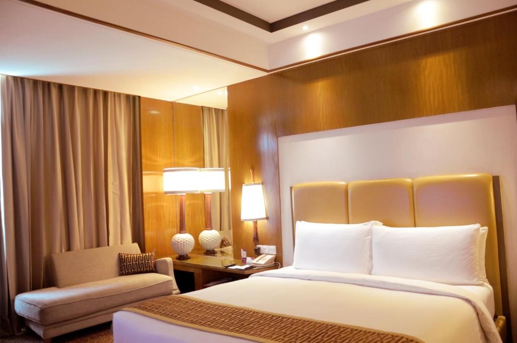 Crowne Plaza New Delhi Okhla Bedroom