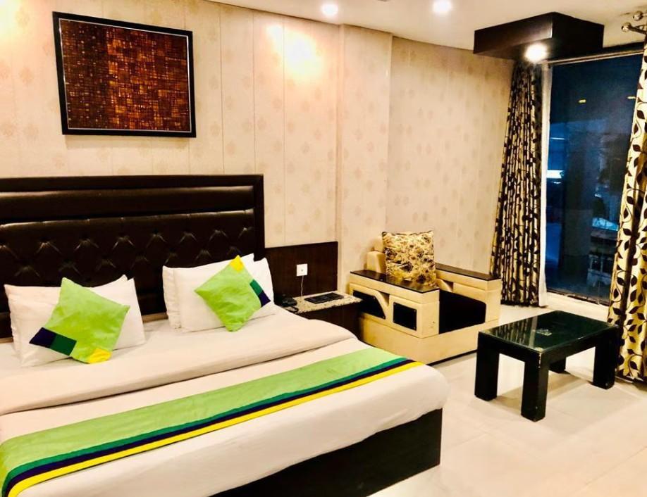 Hotel Red Blu (Delhi Airport Hotel) Bedroom