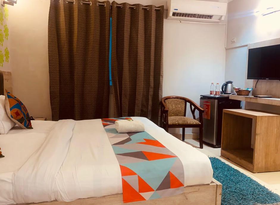 Hotel Red Blu (Delhi Airport Hotel) Bedroom