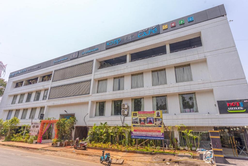 KJSP Seasons Hotel, Nerul Facade