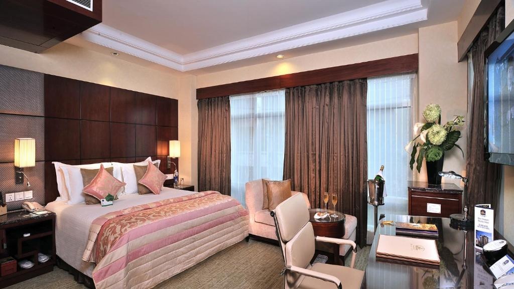 Skycity Hotel Gurgaon Bedroom