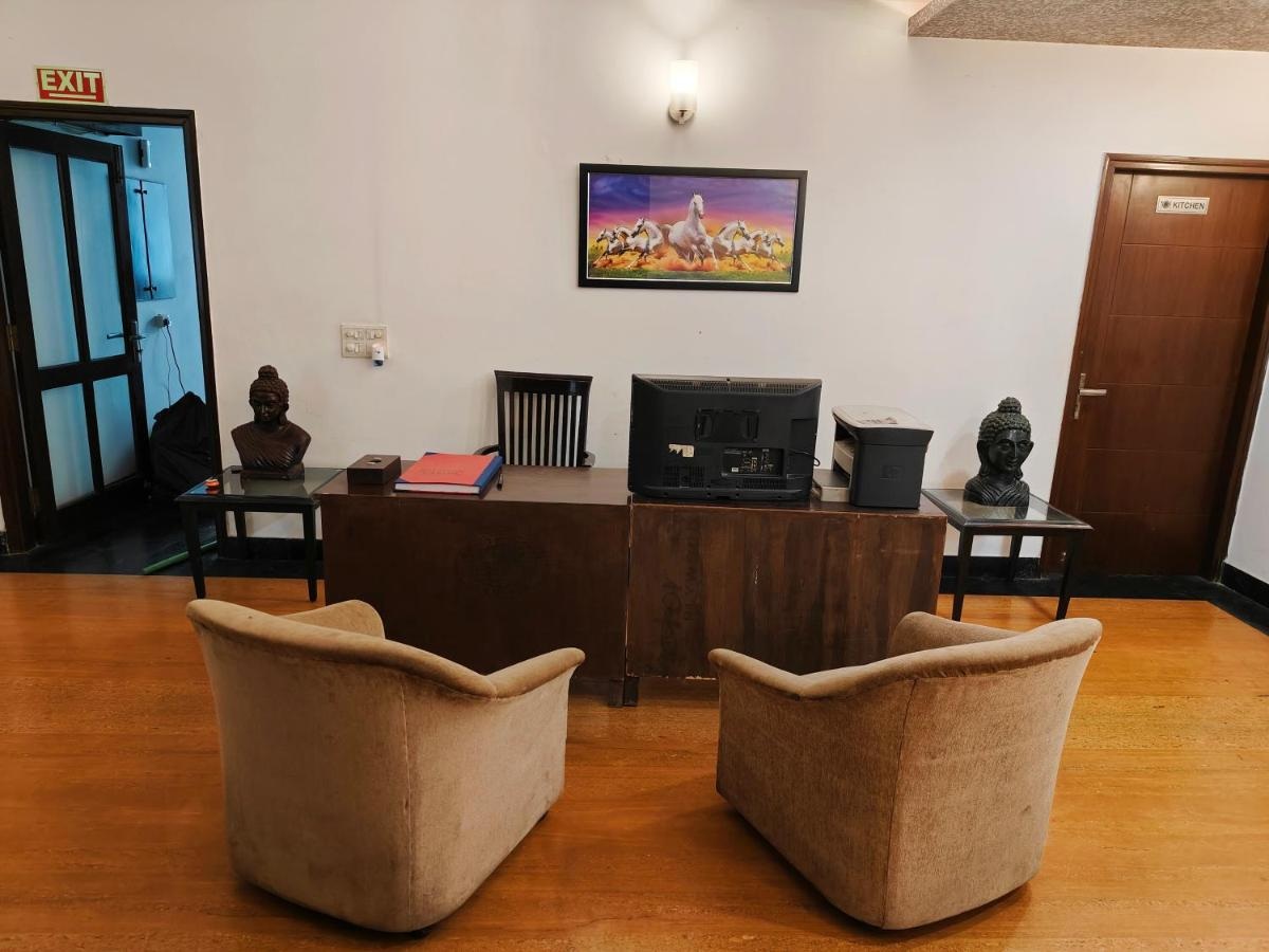 Tavisha Villa Film City Road Reception