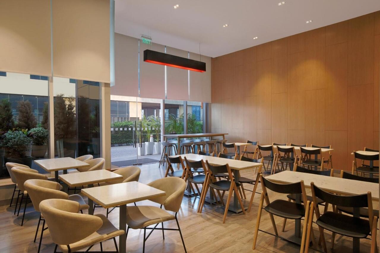 Holiday Inn Express Gurugram Sector 50 Restaurant