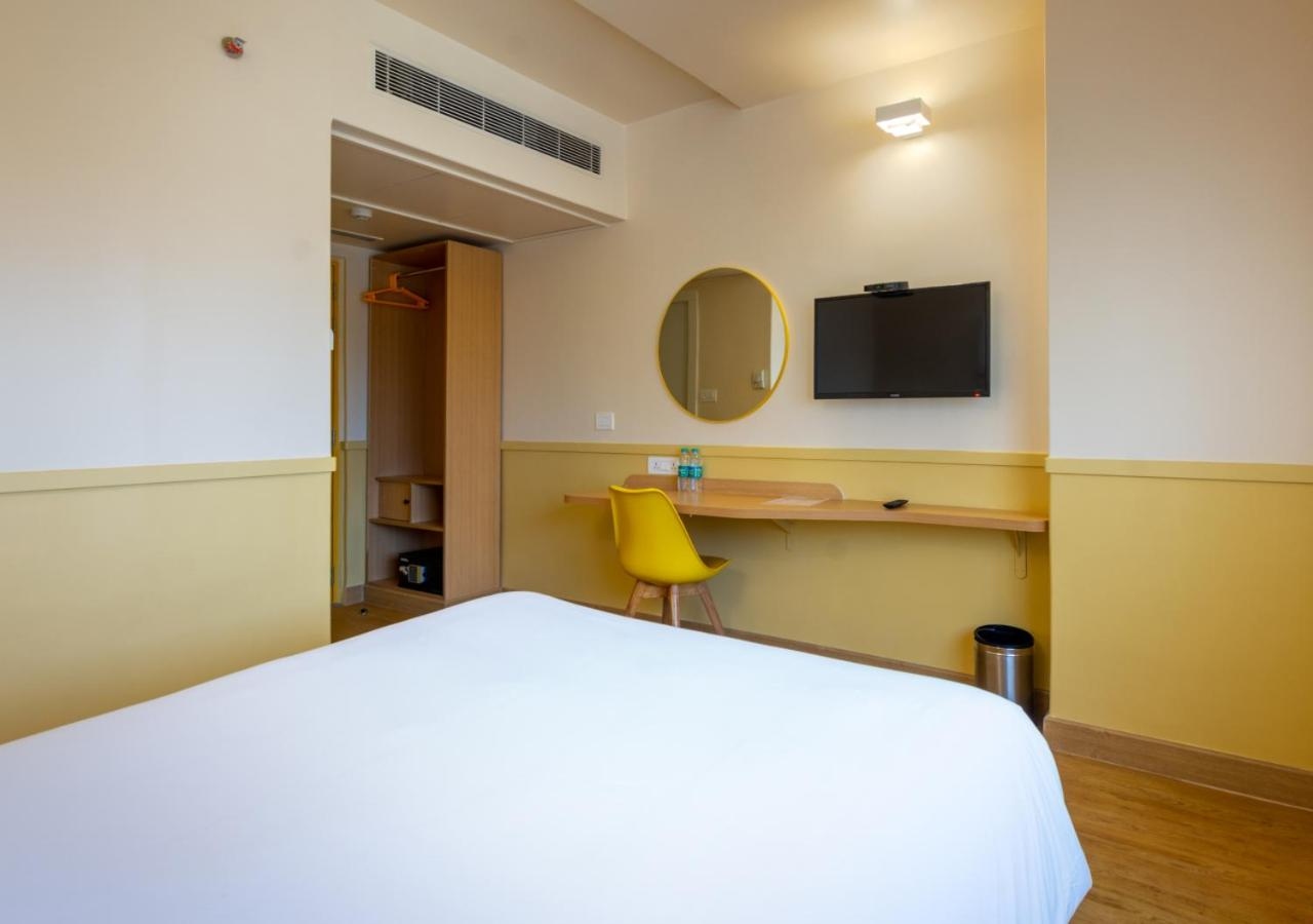 Bloom Hotel - HITEC City Bedroom