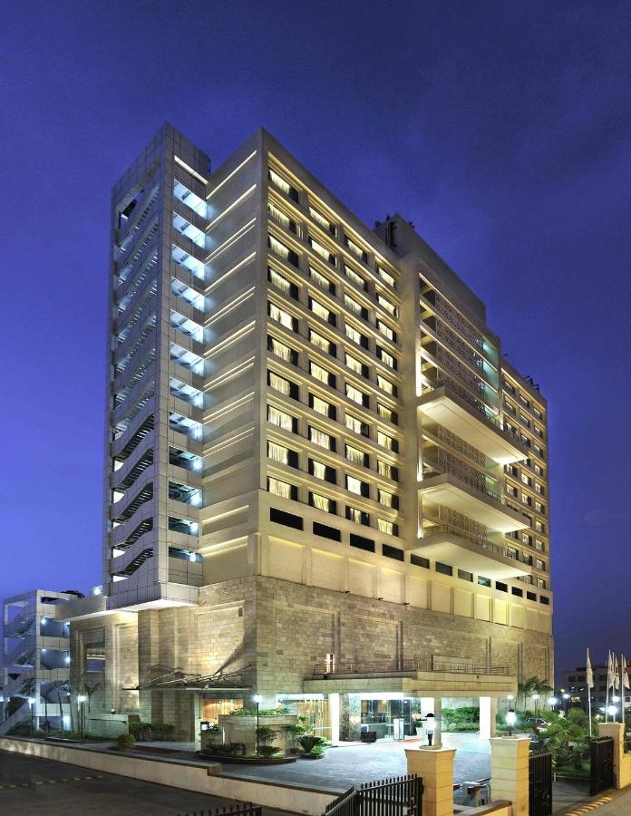 Holiday Inn New Delhi Mayur Vihar Facade