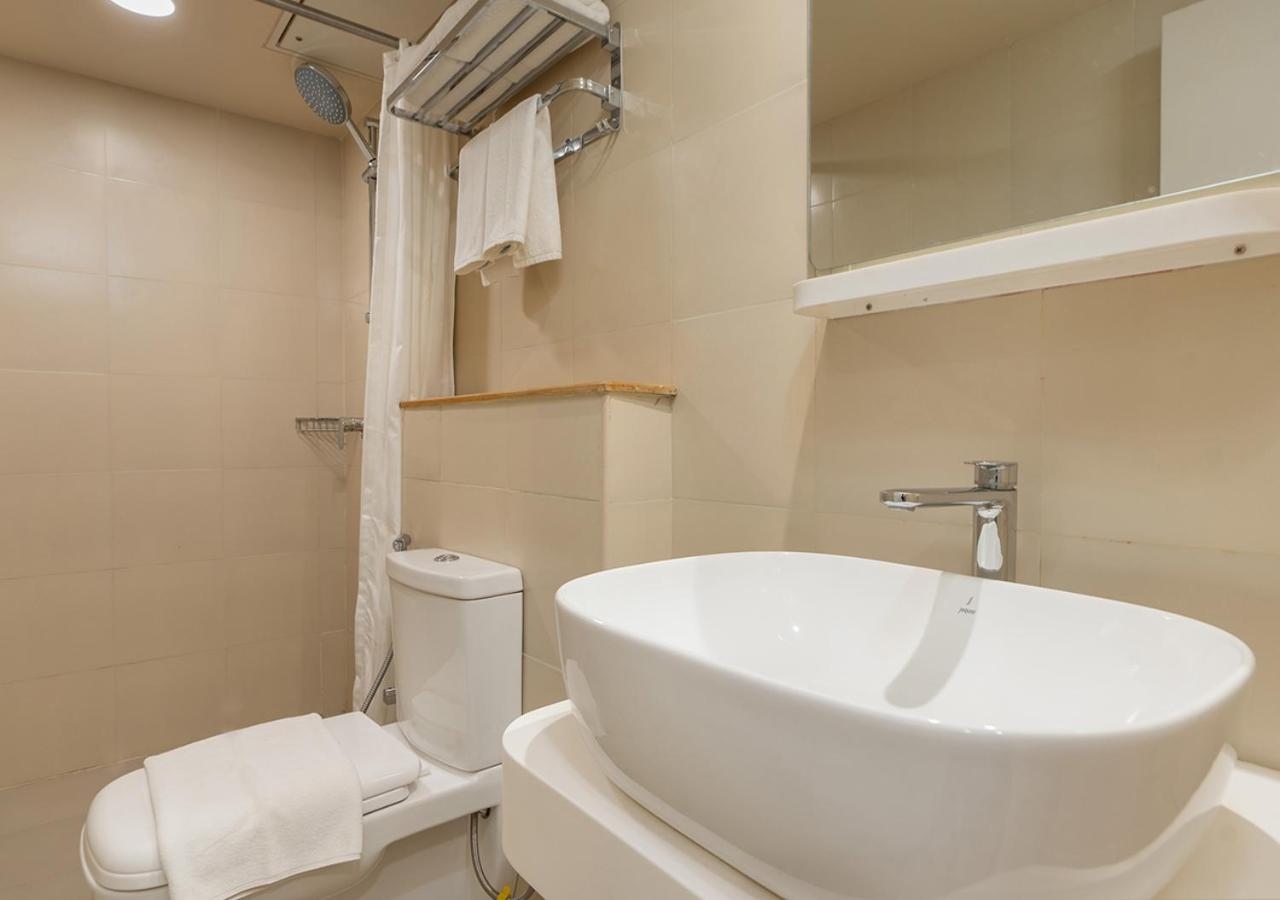Bloom Hotel SG Highway Washroom