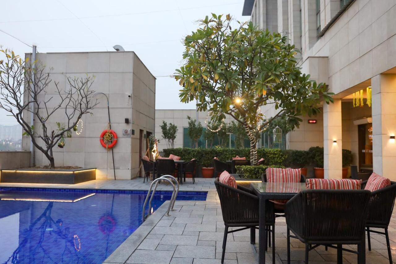 Crowne Plaza New Delhi Okhla Swimming Pool 1