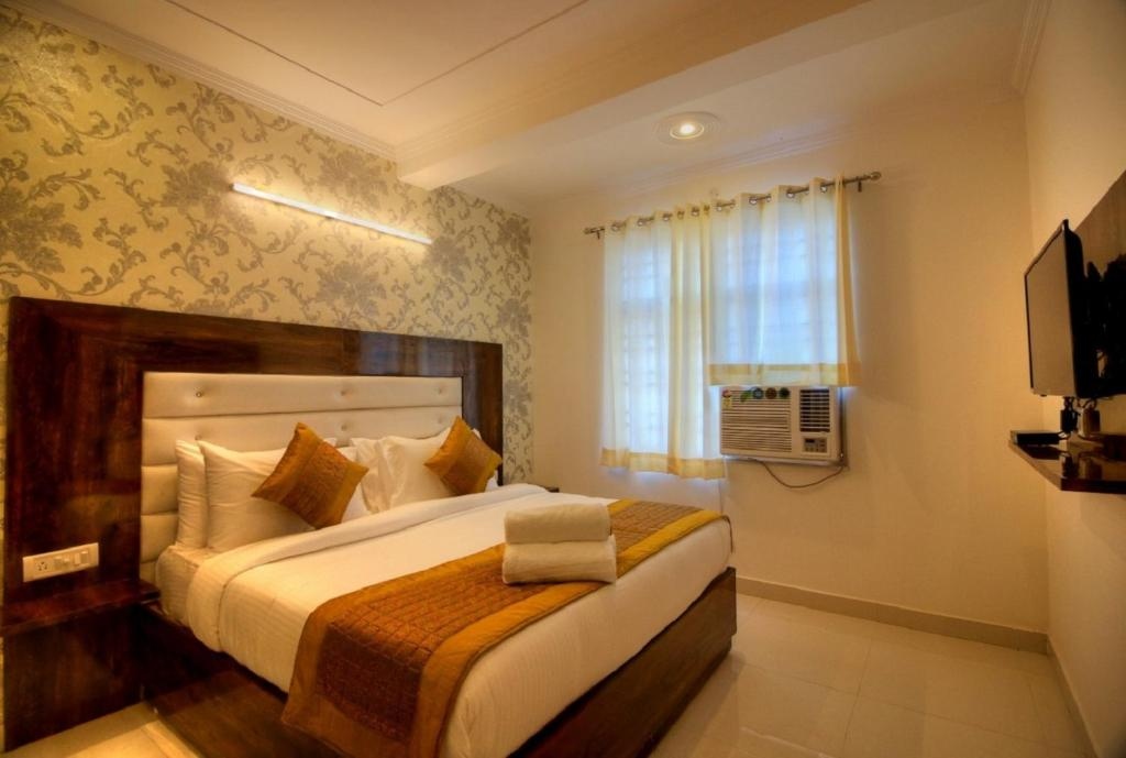 Hotel Ark-Of-Avalon Near Delhi Airport Bedroom