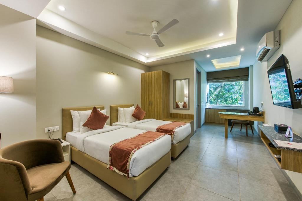 ROSASTAYS Gurugram Sector 31 Bedroom 2