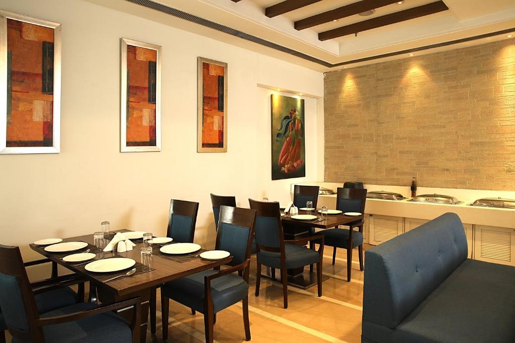 Inde Hotel Signature Tower, Gurgaon Restaurant