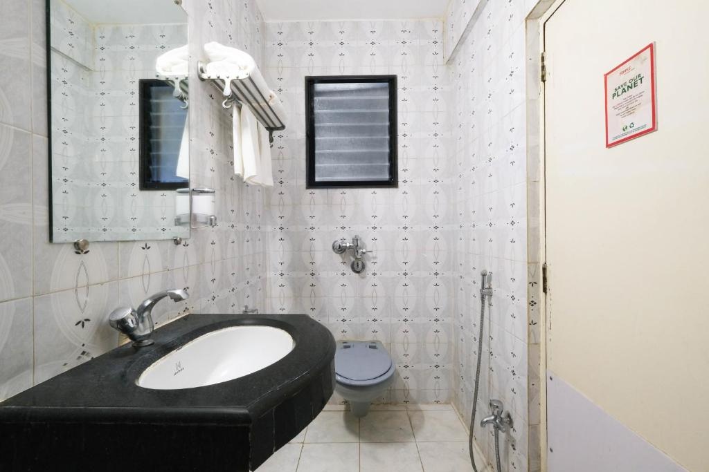 7 Apple Hotel Pimpri Pune Washroom 