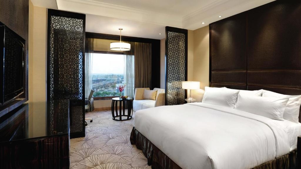 Crowne Plaza Mayur Vihar Bedroom  1