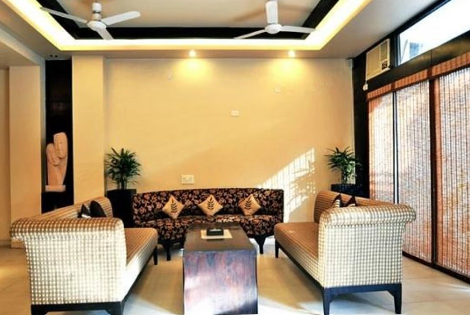 Tavisha Villa Film City Road Lobby